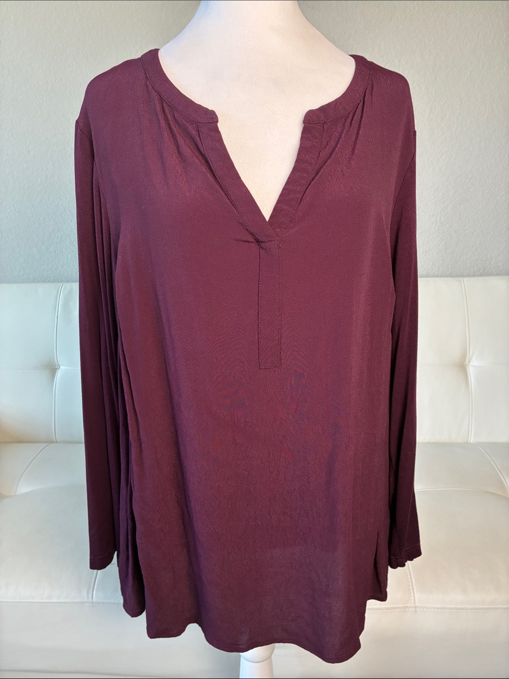 Serein Women's V-Neck Long-Sleeve Blouse in Deep Plum